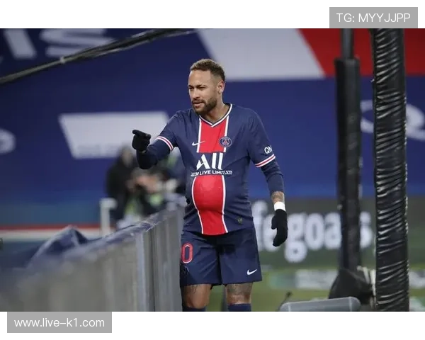 内马尔与姆巴佩进攻角色分化下形成多点参与趋势