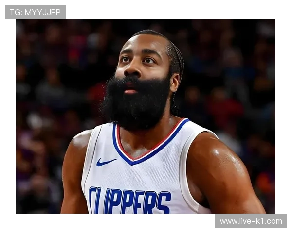 哈登训练完顺手买了辆法拉利，油钱比我房租还贵