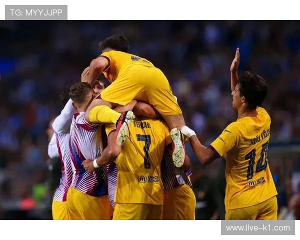 托雷斯在禁区前插更偏个人，法布雷加斯攻防转换显多点参与