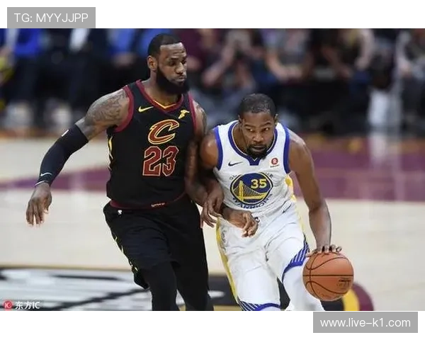 防守三秒违例到底怎么判？NBA与FIBA的规则差异详解